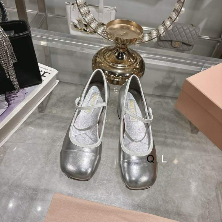 Picture of Miumiu Shoes _SKUMiuMiusz35-40LL120118095